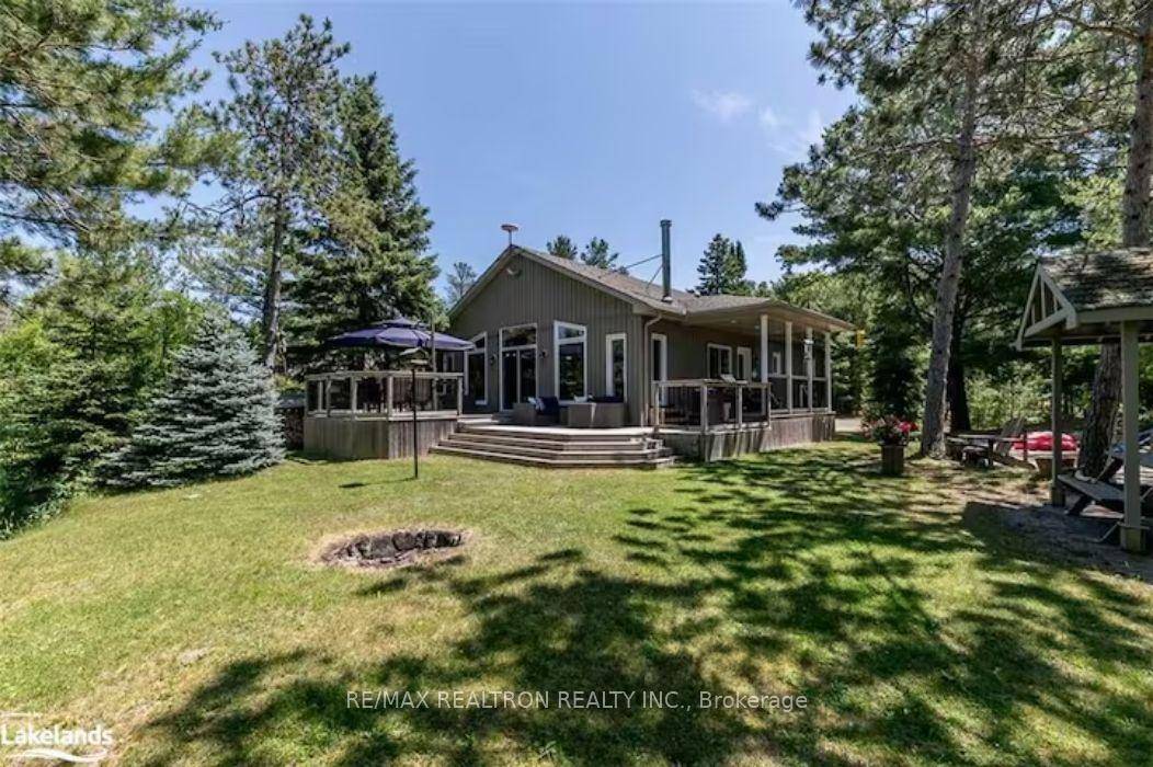 Enjoy four season living in the desirable Bluewater Beach community on Georgian Bay, just a 2 minute walk to the private sandy beach.