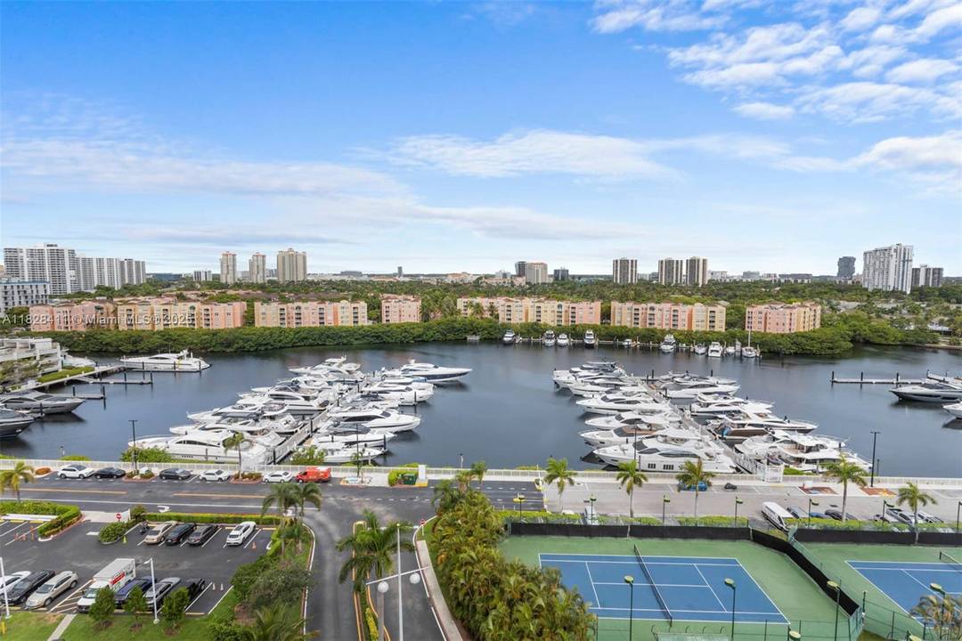 LUXURY LIVING at Turnberry South.