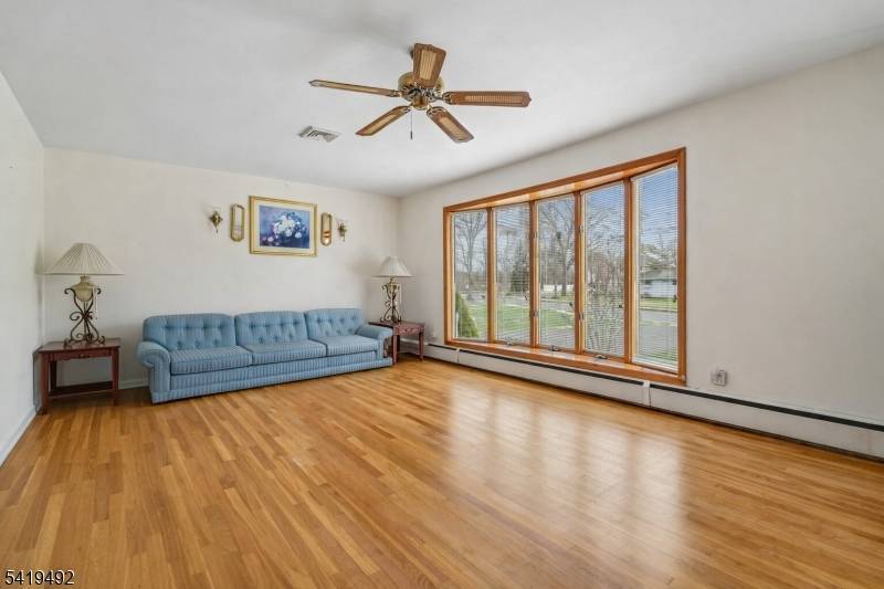 LOCATION ! ! LOCATION ! !