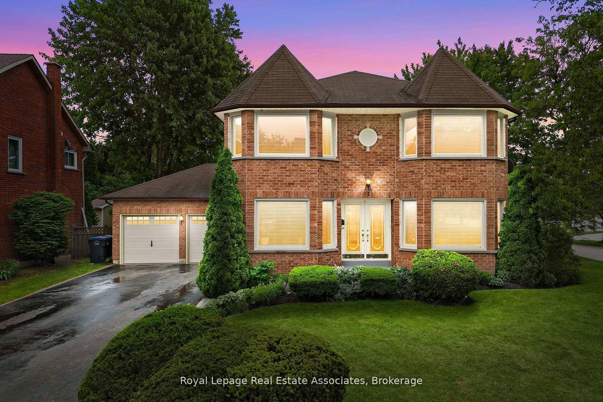 LOCATED IN THE HIGHLY DESIREABLE HEART LAKE COMMUNITY THIS LOVINGLY MAINTAINED HOME SITS ON A OVERSIZED 60 FT LANDSCAPED CORNER LOT ON A PRIVATE CUL DE SAC OFFERING EXCEPTIONAL VALUE ...