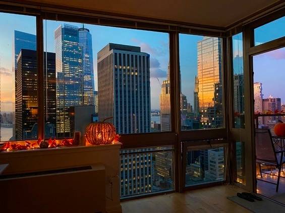 LEASE TAKEOVER FROM JAN 1 TO SEPT 30, 2026 WITH OPTION TO RENEW This bright one bedroom in the heart of the Financial District delivers river views, exceptional natural light, ...