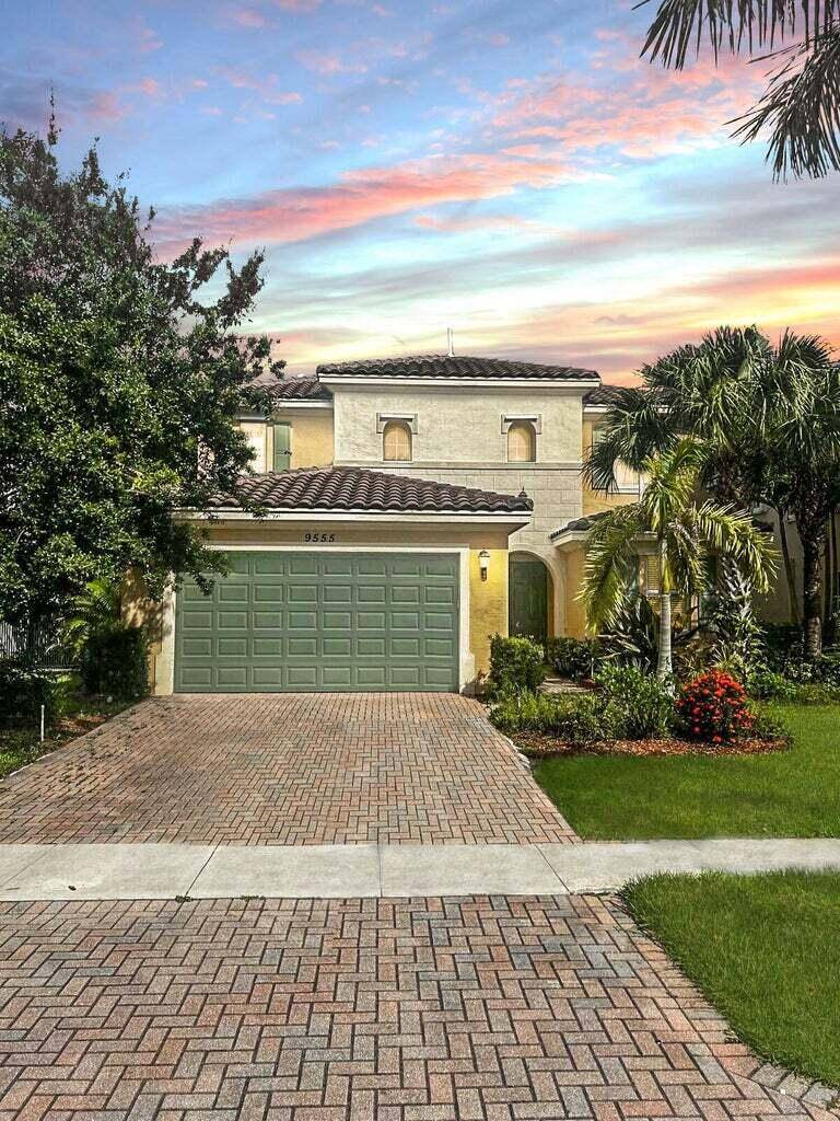 Looking for an Annual Rental with a Resort Lifestyle ?