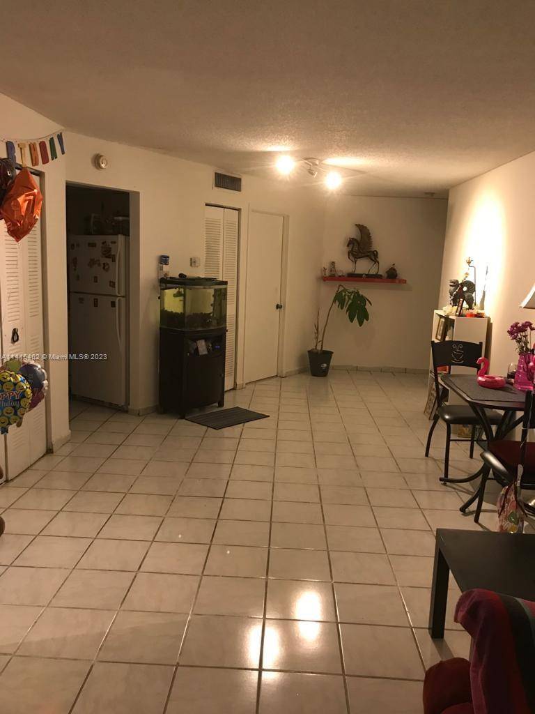 This beautiful 2 Beth 2 bath unit is situated in a highly desirable location close to the beach.