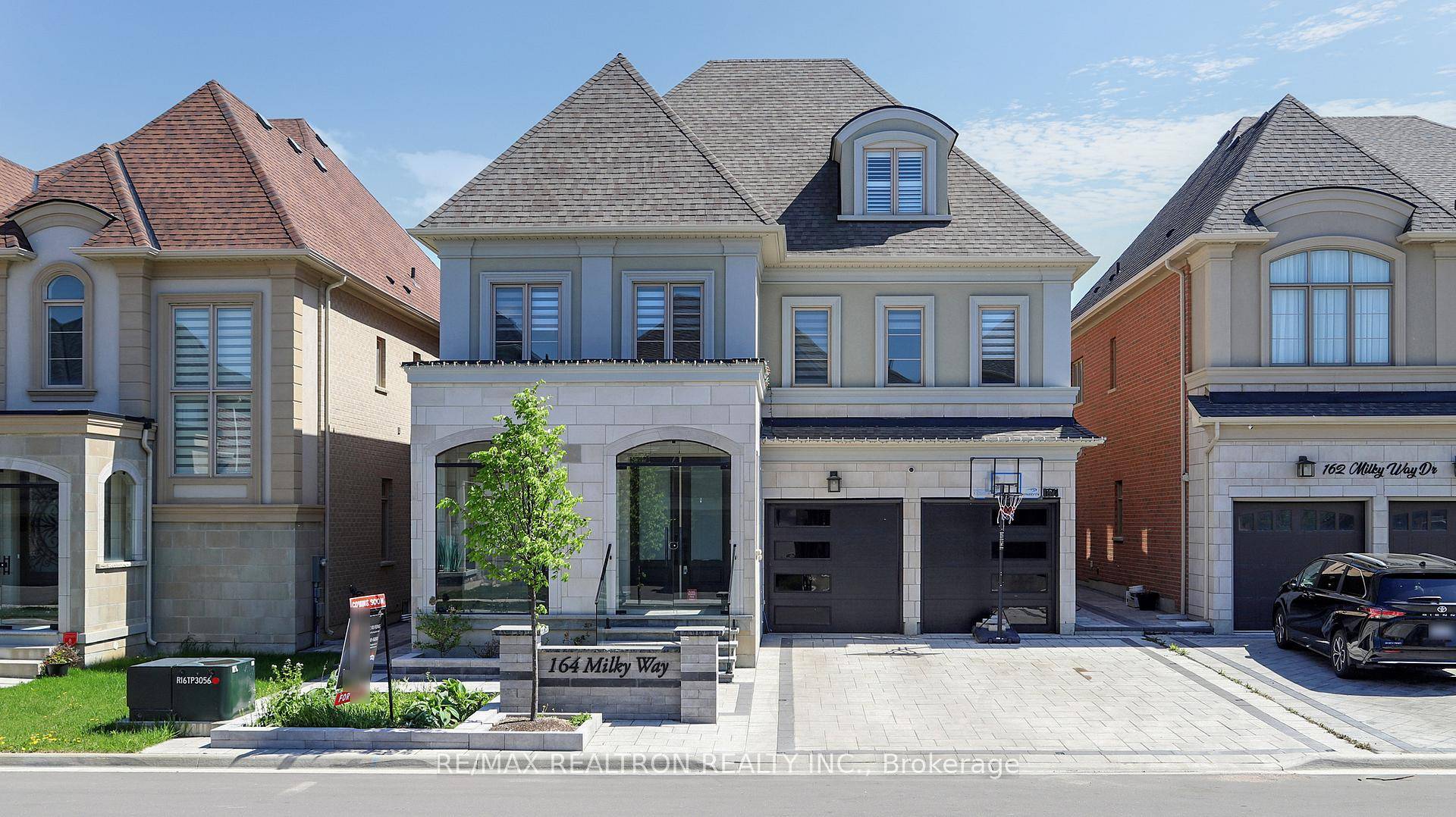Welcome to the Luxurious Detached 3 storey Home in Richmond Hill's Most Prestigious And Sought After Community Observatory Hill !