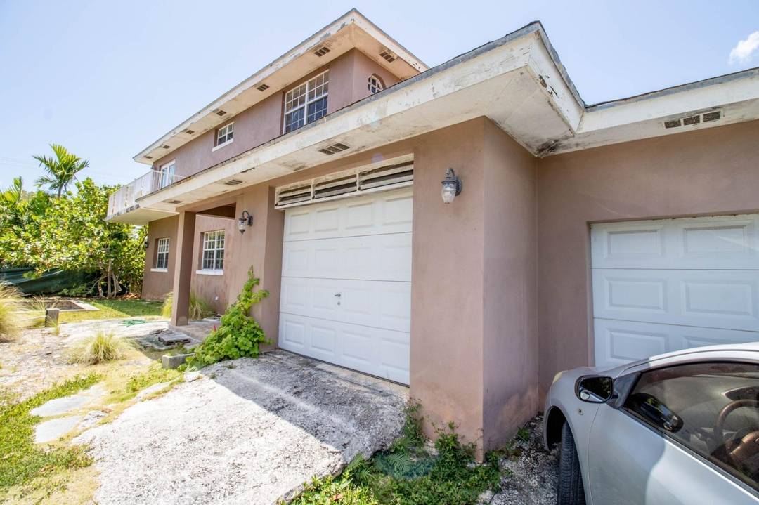 DEALS HEIGHTS Single Family Home New-Providence