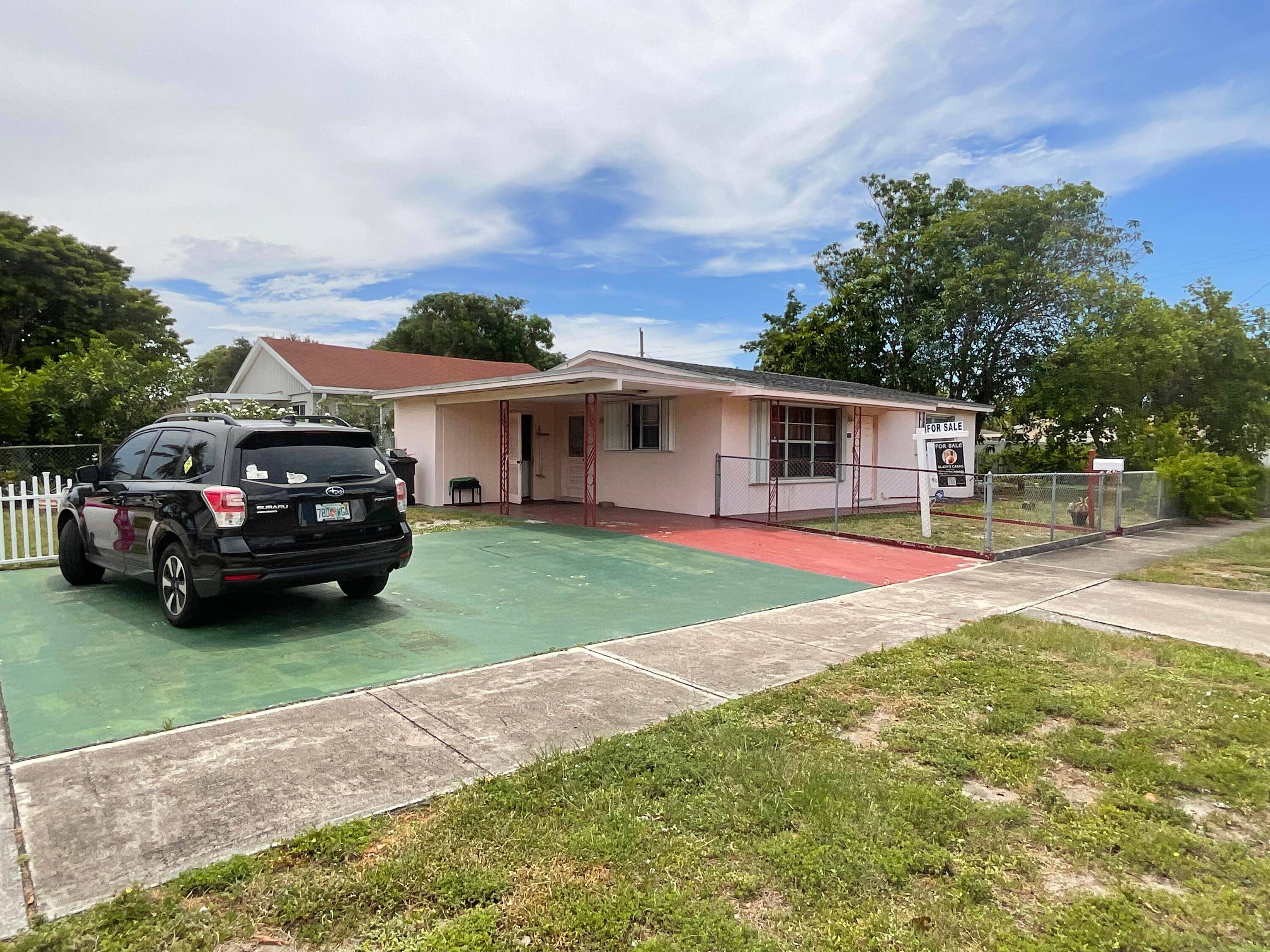 FANTASTIC Opportunity to own in a prime location !