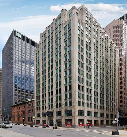 Steps to Union Station and surrounded by urban amenities.