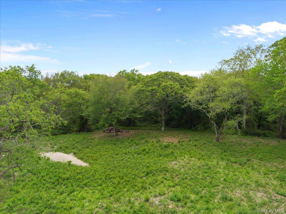 This sprawling 5. 06 acre lot is located at the intersection of East End and Brooks Point Road just past Middle Farms Pond.
