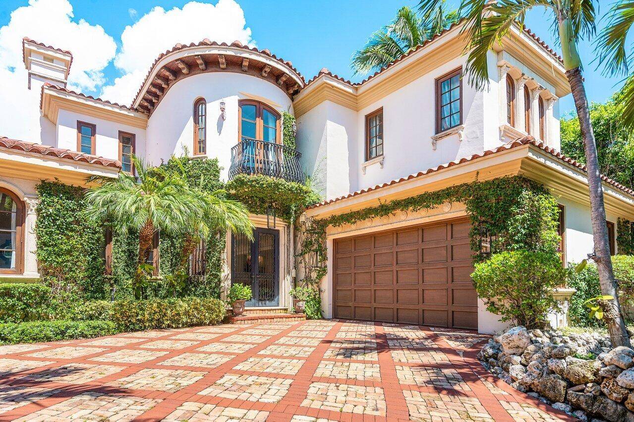 Stunning and with great scale style, this 4 bedroom plus study lake block villa is steps from the heart of Palm Beach's downtown and new Town Marina !