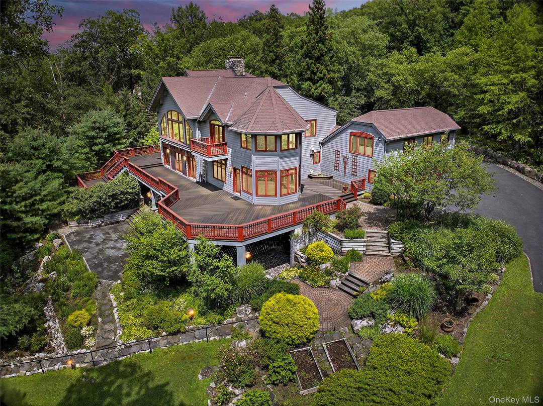 Welcome to Cranberry Cove an extraordinary lakefront sanctuary tucked inside the exclusive, gate guarded community of Pierson Lakes.