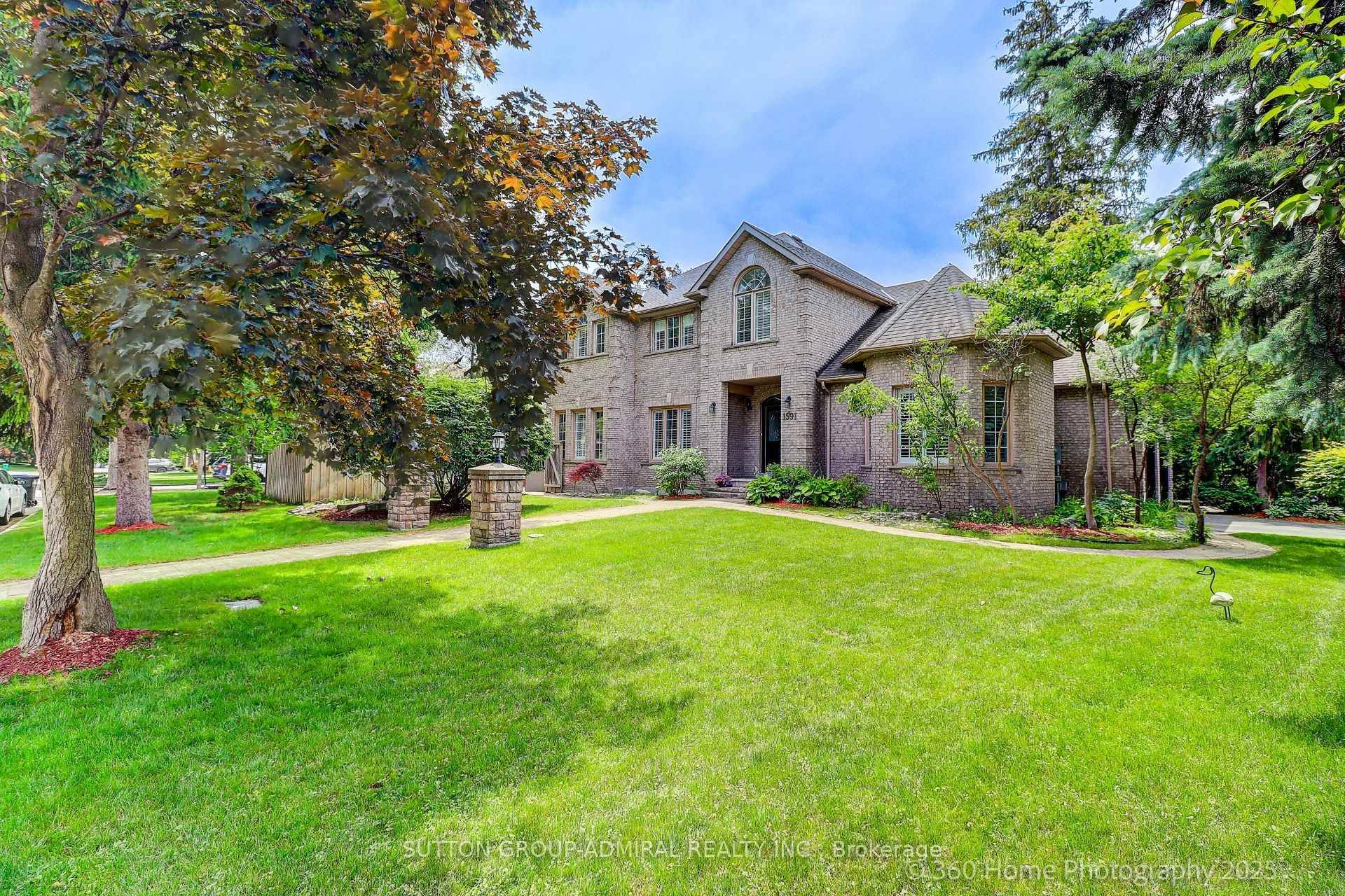 donot miss this spotless detached home.