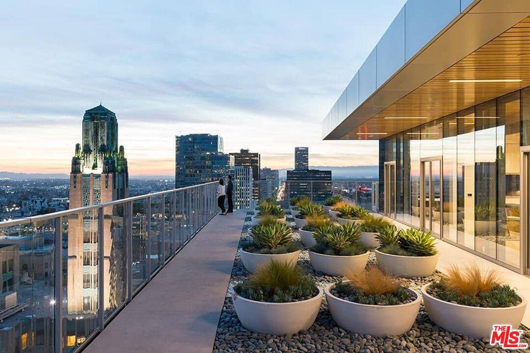 3033 Wilshire Blvd 2BR La