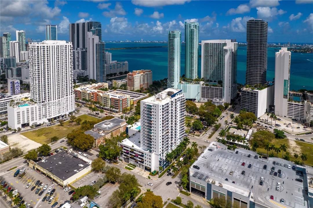 Spacious 3 bedroom, 2 bath residence located on the 8th floor at 275 NE 18th Street in Miami, offering over 1, 300 square feet of living space.
