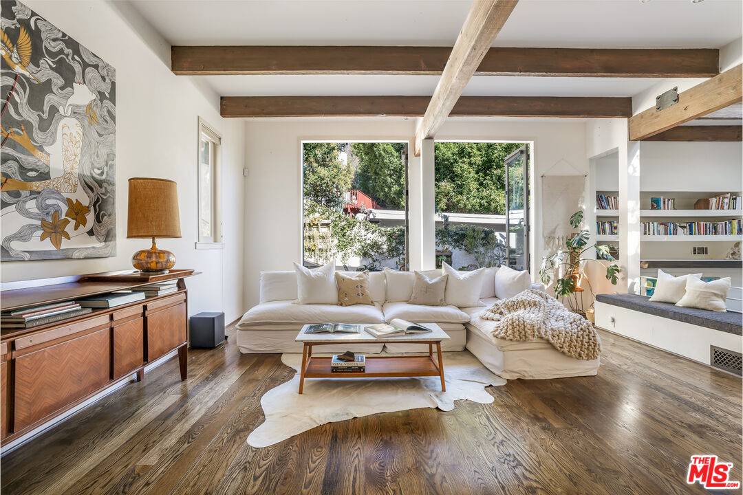 8237   Kirkwood Dr 3.0 Hollywood Hills East LA