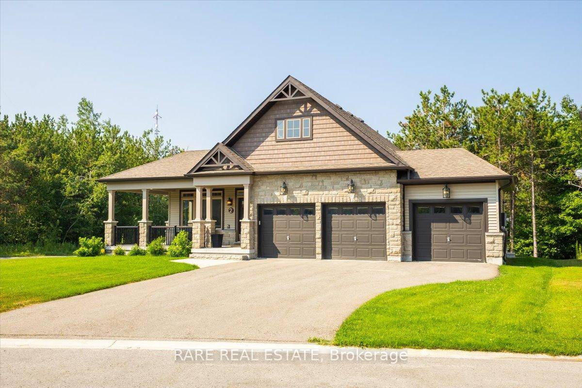 Nestled on a Quiet Court in Horseshoe ValleyWelcome to this exceptional bungalow by First View Homes, offering over 3, 500 sq.