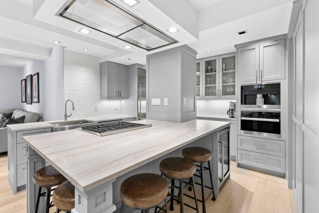 Residence 14B at 106 Central Park South offers a truly one of a kind opportunity directly across from Central Park.