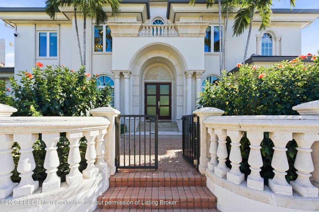 In Town Fabulous Southern Exposure Modern Mediterranean.