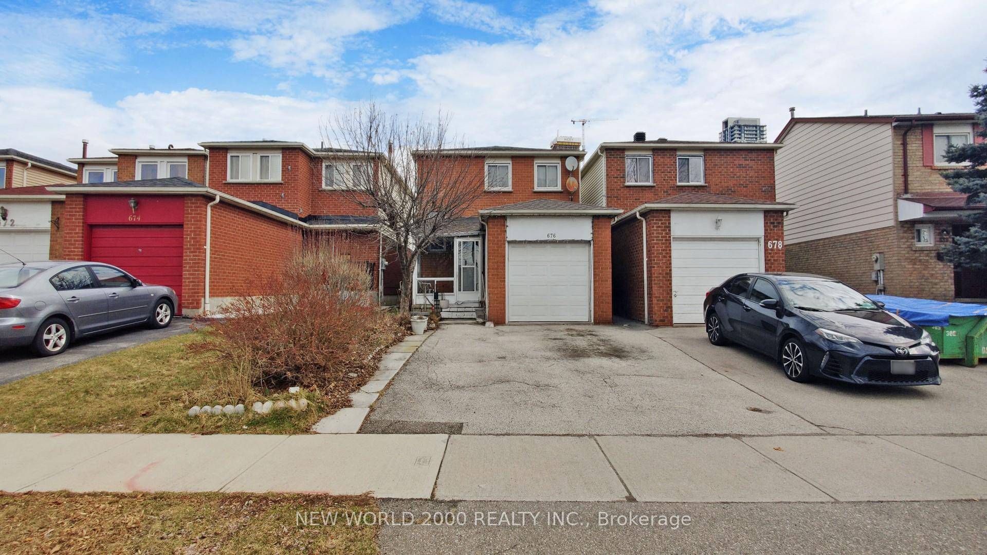 Detached Home in the Heart of Mississauga.