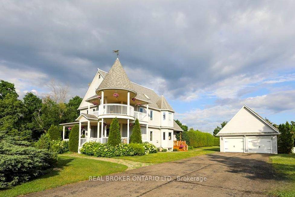 Absolutely stunning, in Victoria Park, with the most amazing private lot and so much to offer inside and out !