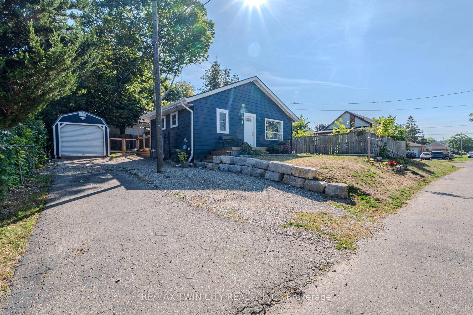 First time home buyers, investors, and retirees This one's for you !