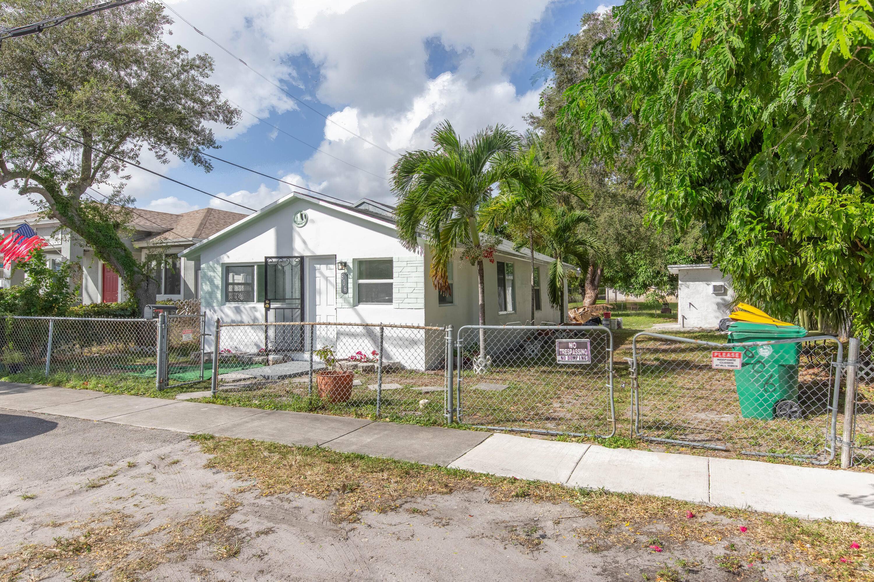 This property is in the highly desirable Dania Beach area offering 2BD 1BA.