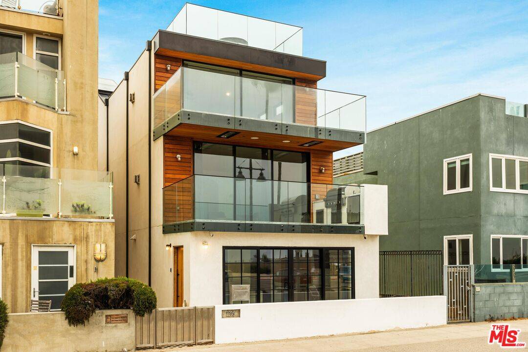 2205   Ocean Front Walk 4.0 Marina Del Rey LA