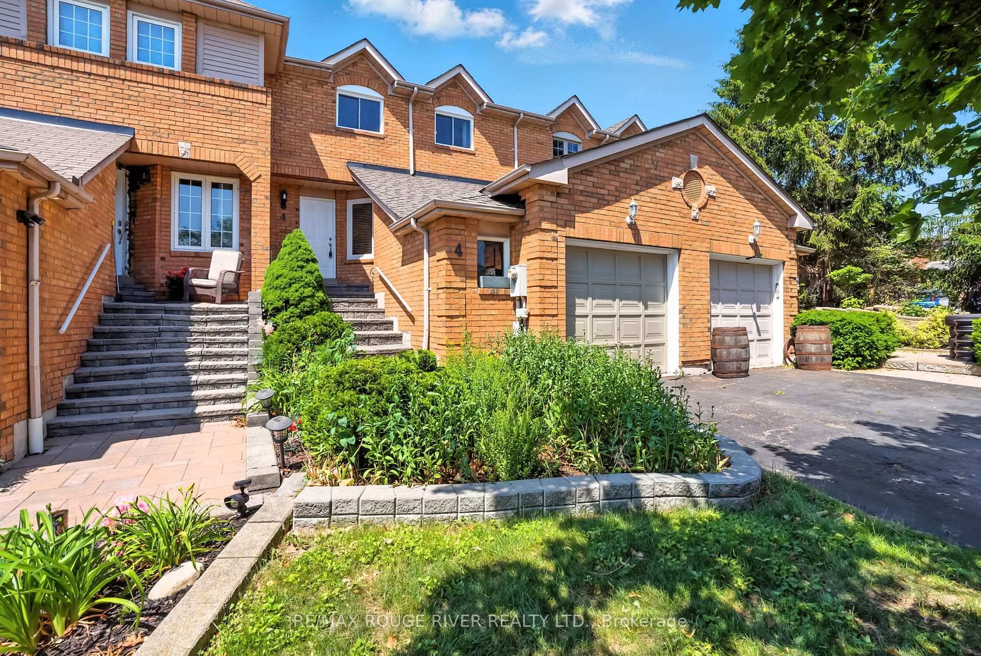 Stunning 3 Bed, 3 Bath Freehold Townhome in Desirable Pringle Creek !