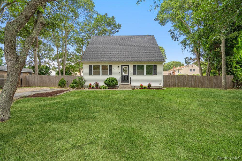 Welcome to this newly renovated 5 bedroom 2 full bathroom home offering a sunny living space.