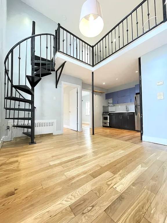 Gut renovated four bedroom loft apartment with a backyard in Williamsburg !