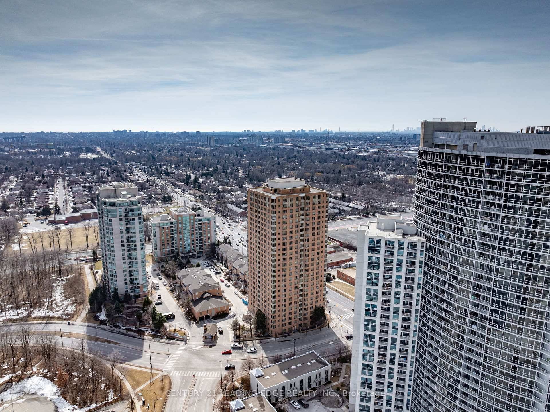 Bright amp ; spacious 2 1 bedroom, 2 bathroom corner suite with a split floor plan and stunning south facing views !