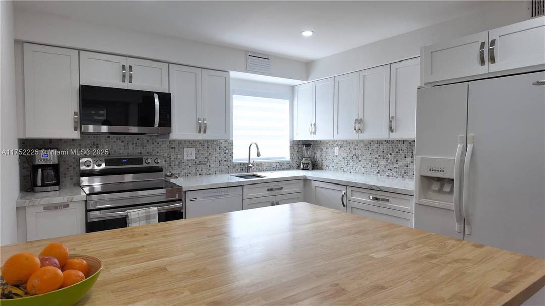 Welcome to 4555 SW 68th Court Cir, Miami, FL 33155 !