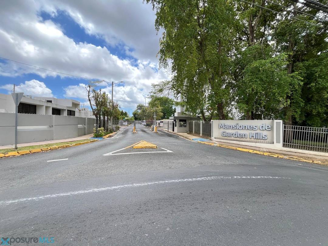 AVE. LUIS VIGOREAUX Apartment Guaynabo