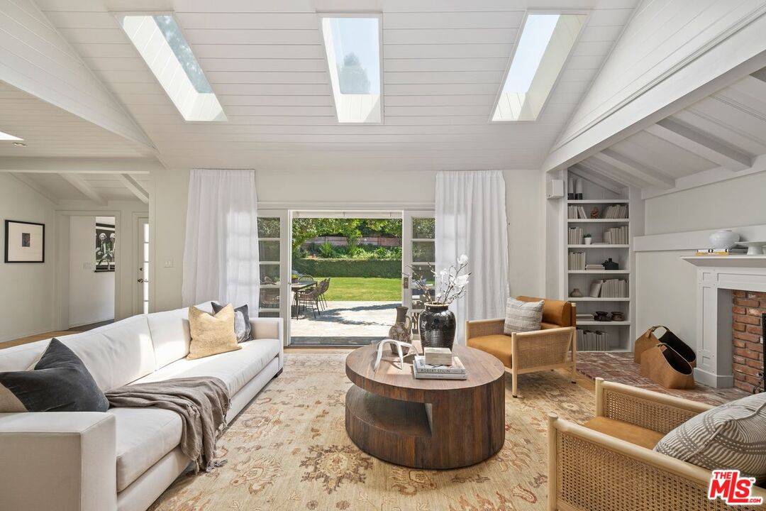 9540   Dalegrove Dr Beverly Hills LA