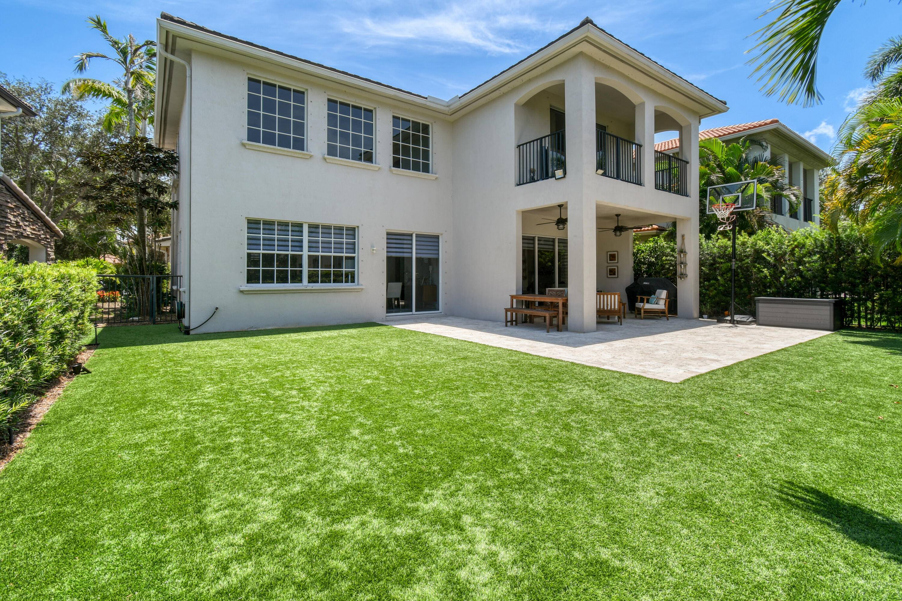 ''Absolutely Fabulous'' Modern, Contemporary, 4 Bed 3.