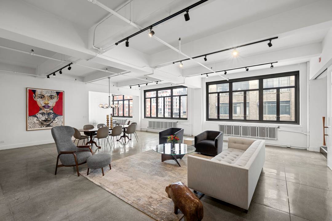 A rare study in volume, light, and contemporary refinement, this three bedroom loft like residence on the north side of Hudson Yards offers sophistication seldom seen at its price point.