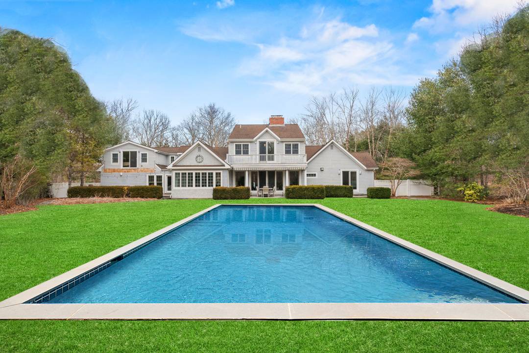 Private Home beside 125-Acre Preserve, Minutes from Sag & East