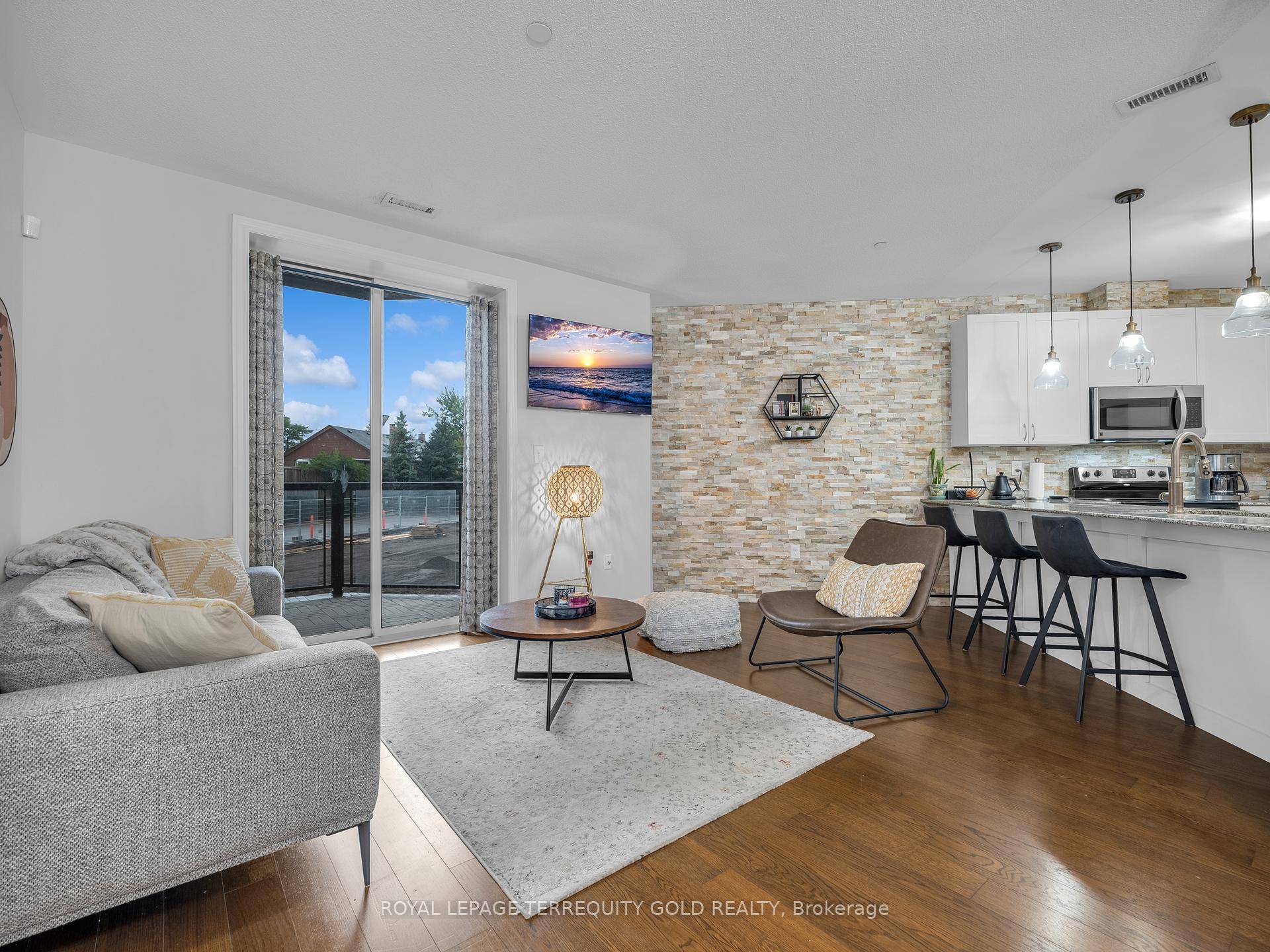 Stylish amp ; Energy Efficient 980 Sq ft Ground Floor Condo in the Heart of Milton, This beautifully maintained 980 sq ft unit features modern quartz countertops, elegant stone accent ...