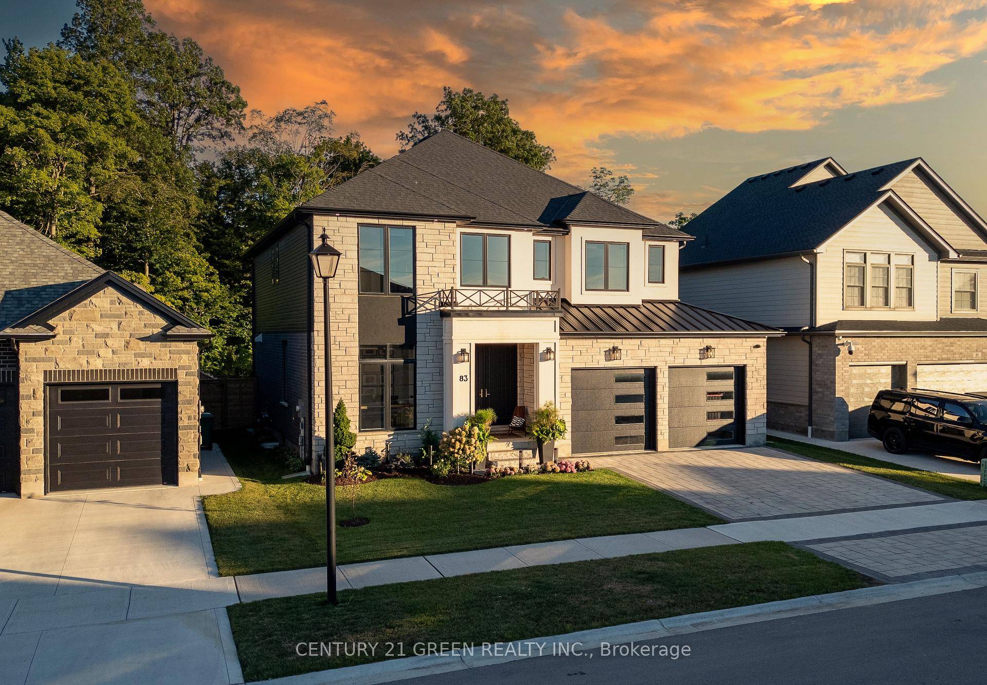 Stunning House ! This beautiful luxury Brick amp ; Stucco two story detached home boasts 4 bedrooms and 3.