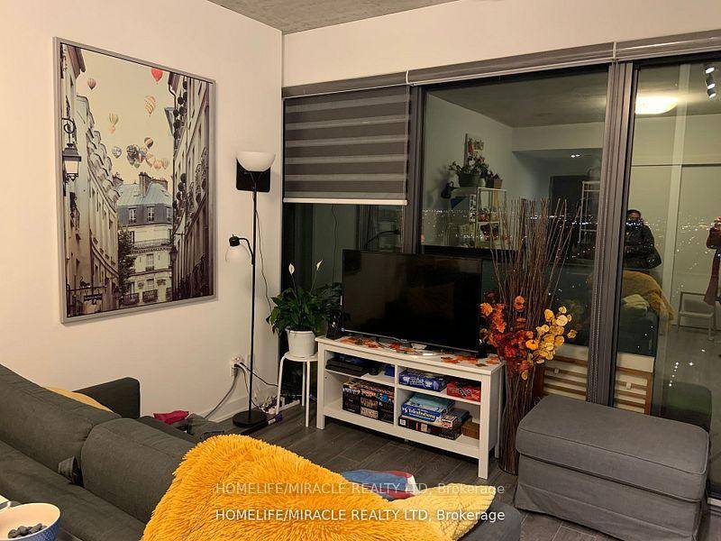 One Bed room condo on prime location Young and Eglinton.