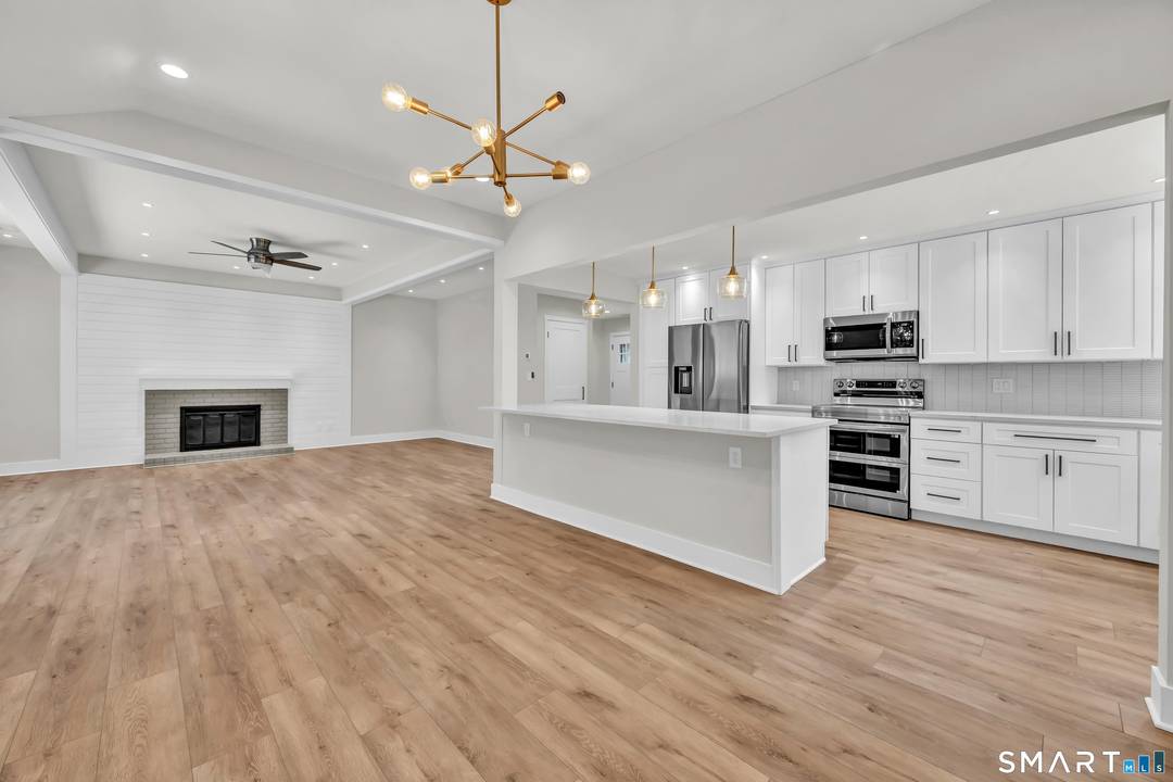 Move right into this fully renovated Berkshire in coveted Winship area.