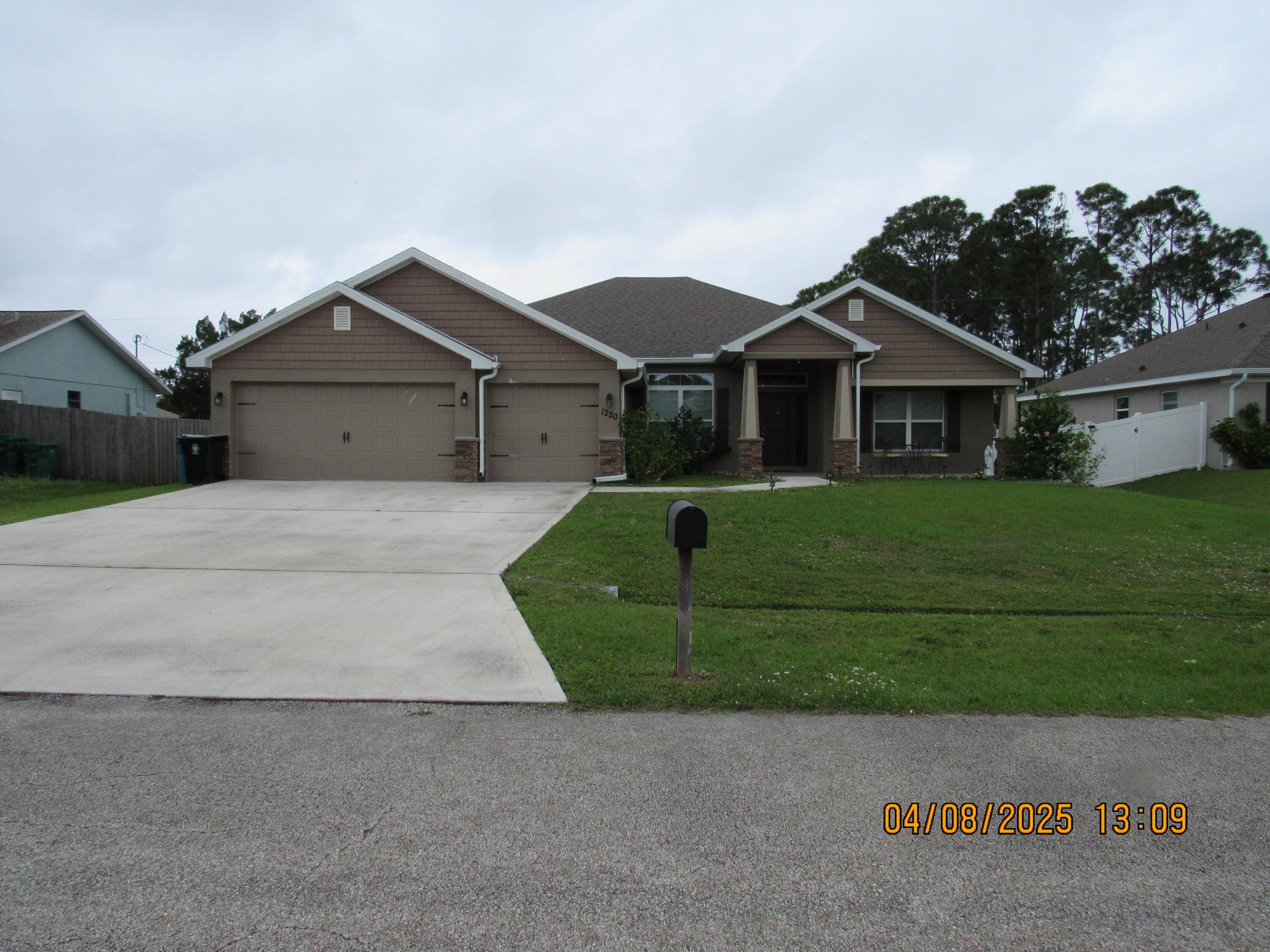SPACIOUS 4 BEDROOM BONUS FLEX ROOM FITH BEDROOM OR OFFICE 3 BATH OVERSIZED 3 CAR GARAGE HOME IN HIGHLY DESIREABLE NEIGHBORHOOD OFF CROSSTOWN PARKWAY.