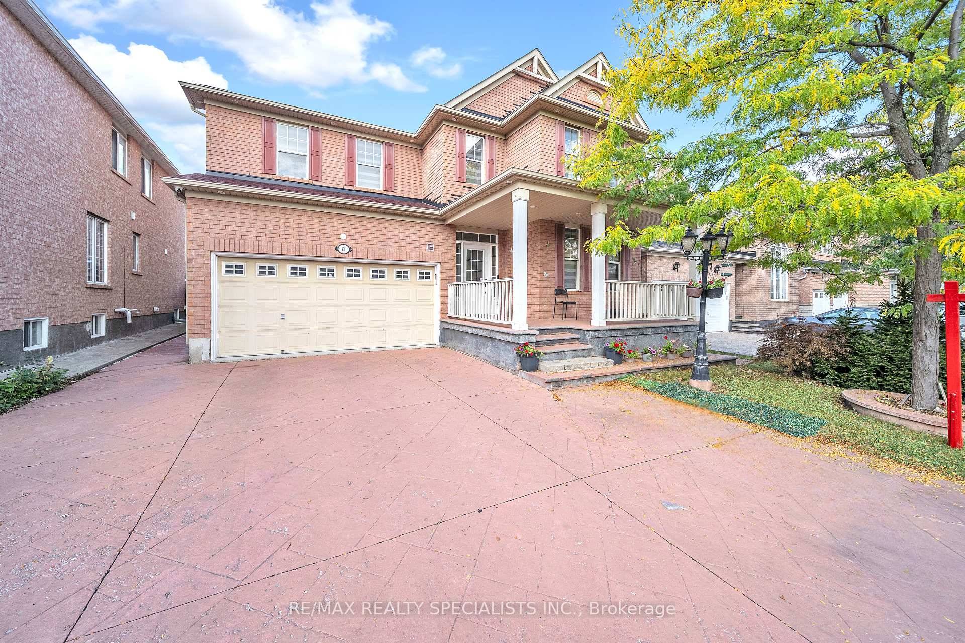 This Home offers 7 Washrooms amp ; 6 Bedrooms amp ; 2500 3000 sq ft of Living Space.