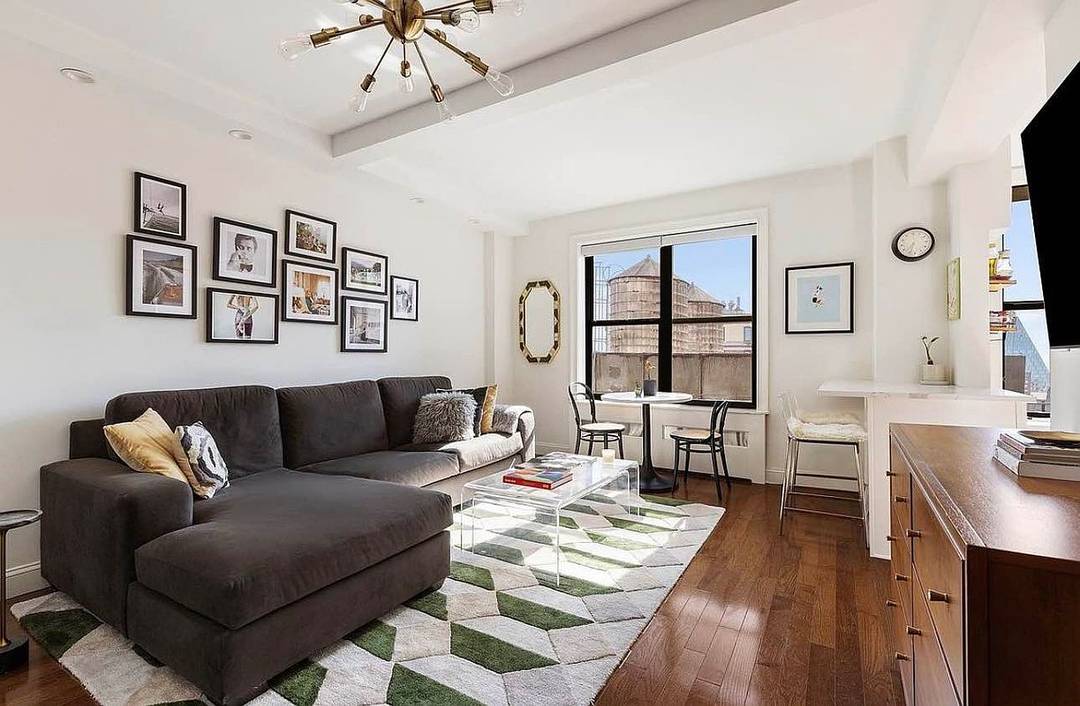 Stunningly renovated prewar junior 1 bedroom, located in the heart of Chelsea.