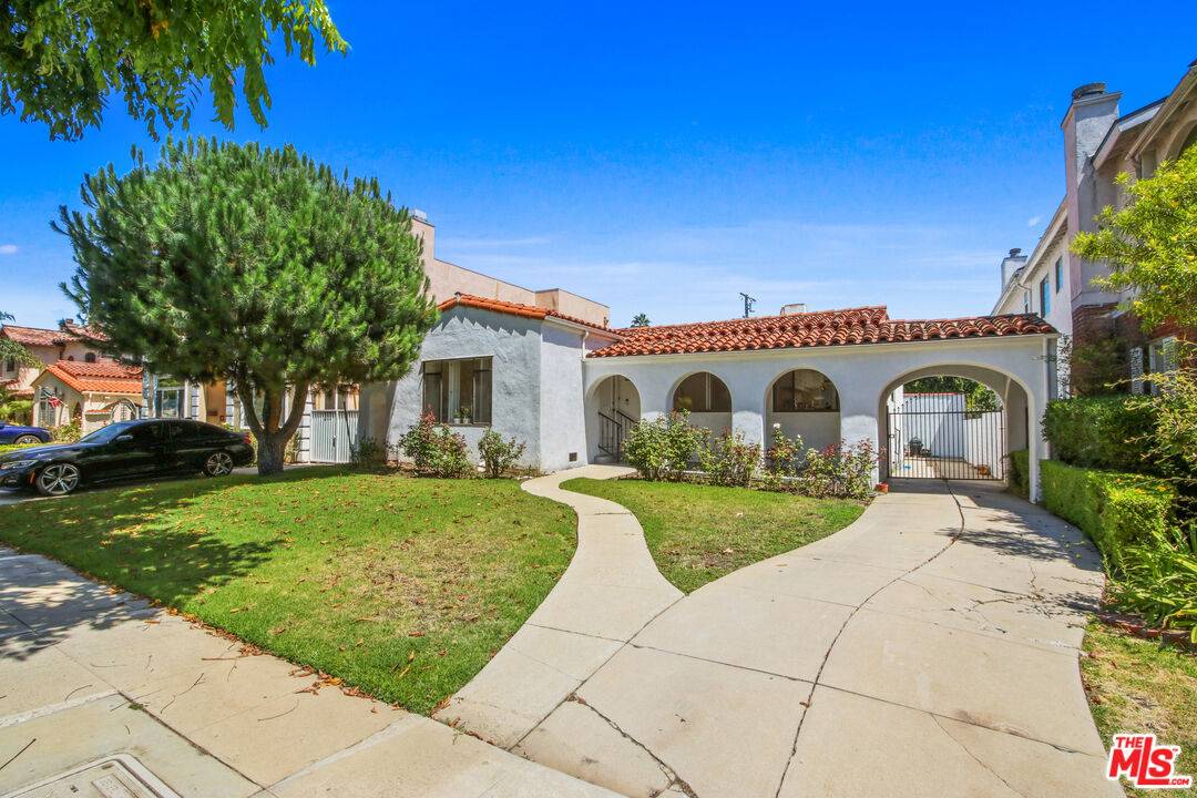 352 S Wetherly Dr 3BR Beverly Grove La