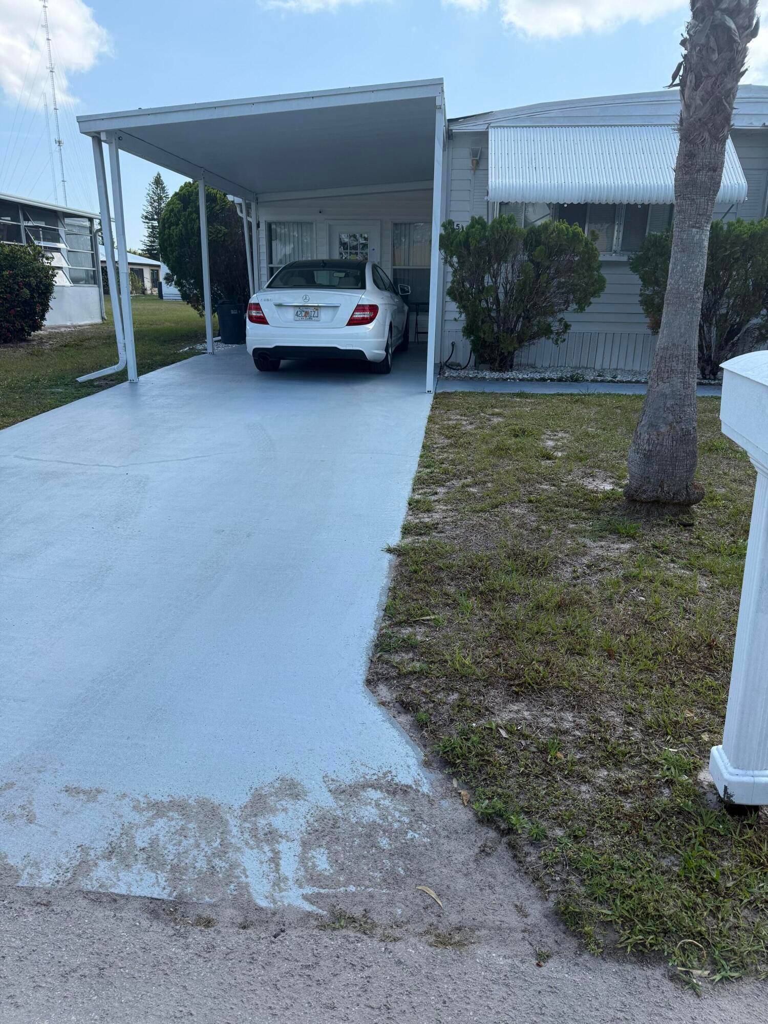 GOOD CONDITION MOBILE HOME WITH AMPLE SPACE, ICE COLD AC AND SOUND ROOF WITHOUT LEAKS.