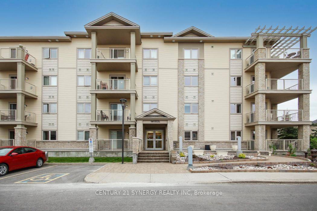 This bright and spacious 2 bedroom, 2 bathroom unit in the highly sought after Nottinghill community in Orleans is just waiting for you.