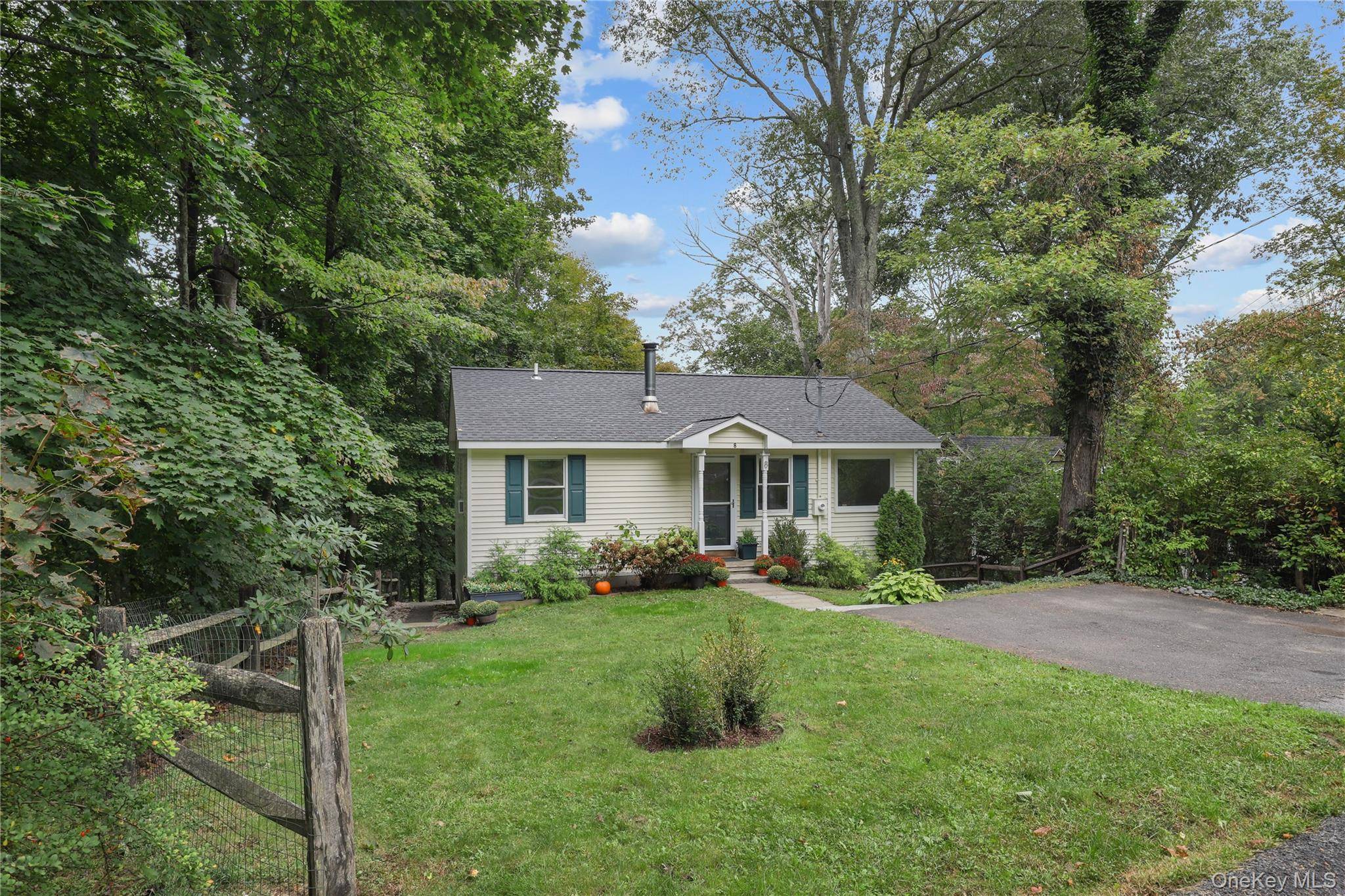 Built in 1990, this relatively young 2BR Lake Kitchawan cottage offers great functionality, western facing seasonal lake views and award winning Katonah Lewisboro schools !