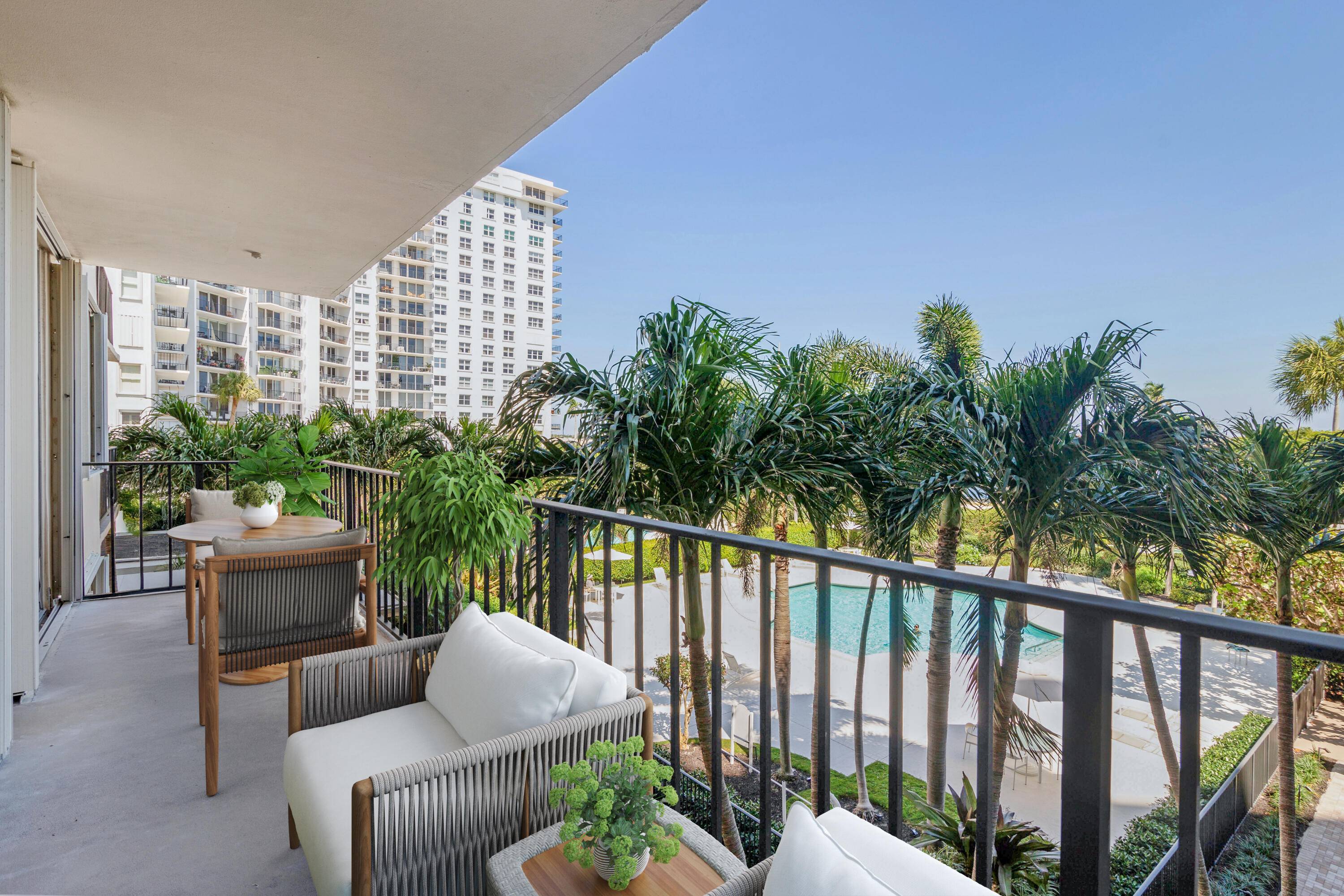 Welcome to Residence 310, a stylish and light filled 2 bedroom, 2 bathroom residence on South Flagler Drive, located in the historic El Cid neighborhood in West Palm Beach.