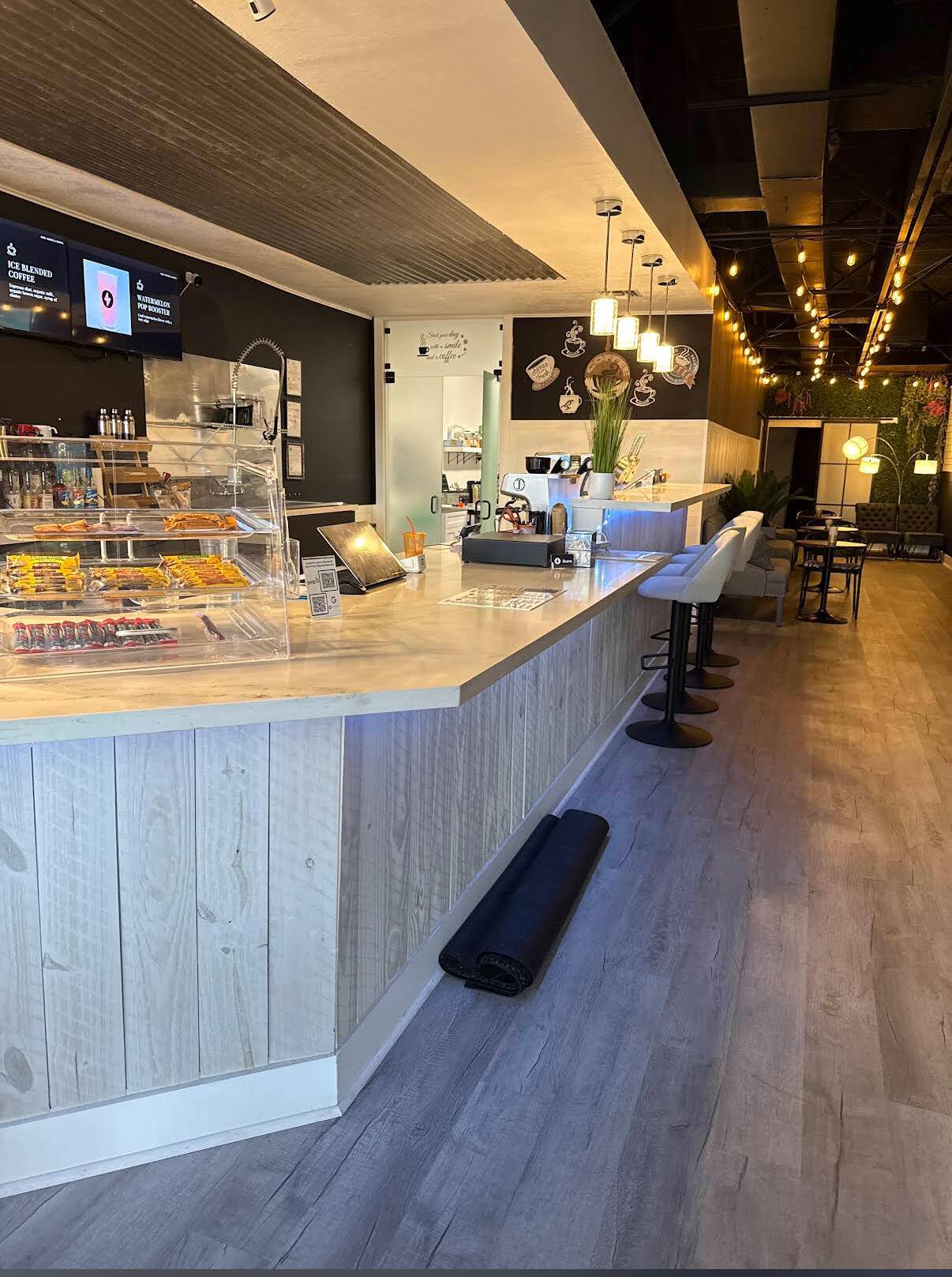 Turnkey 2nd Generation Cafe Boba, Coffee, Ramen SmoothiesBusiness DescriptionTake advantage of this fully equipped, 2nd generation cafe located in a prime high traffic area near the beach, surrounded by luxury ...