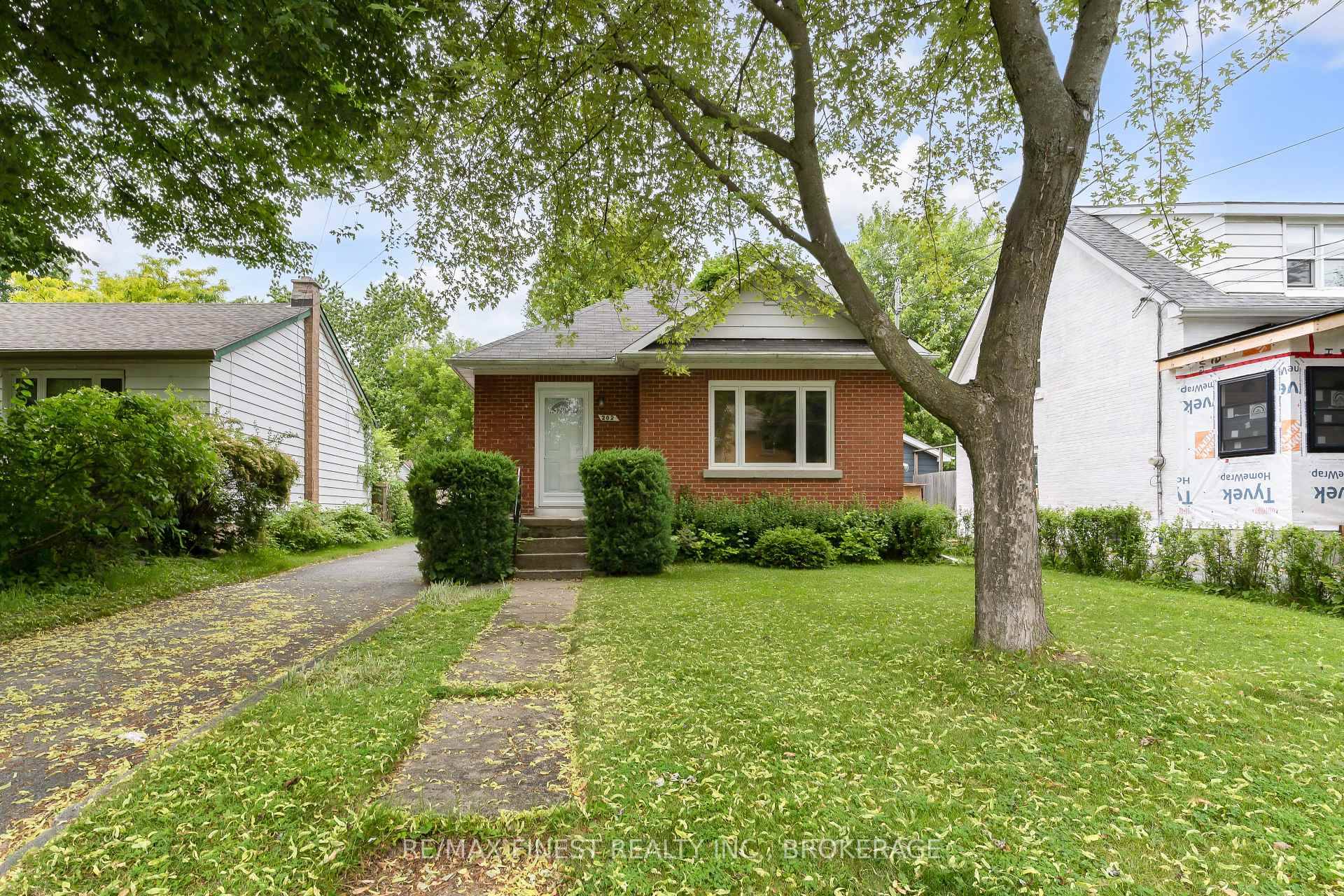 Welcome to 202 Helen Street, a fantastic opportunity in Kingston's sought after Williamsville neighbourhood.